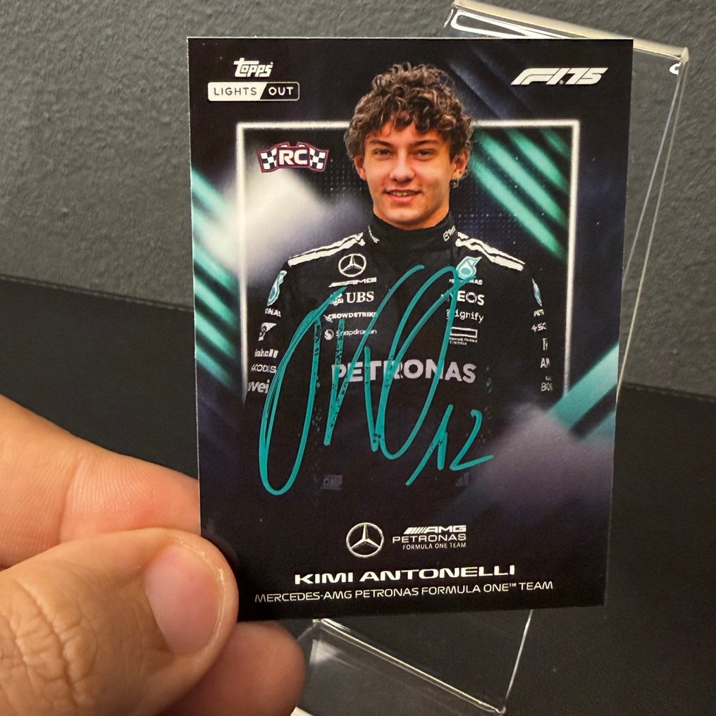 Mercedes - Topps Lights OUT - Signed - Kimi Antonelli - 2025 - Κάρτα ανταλλαγής #2.1