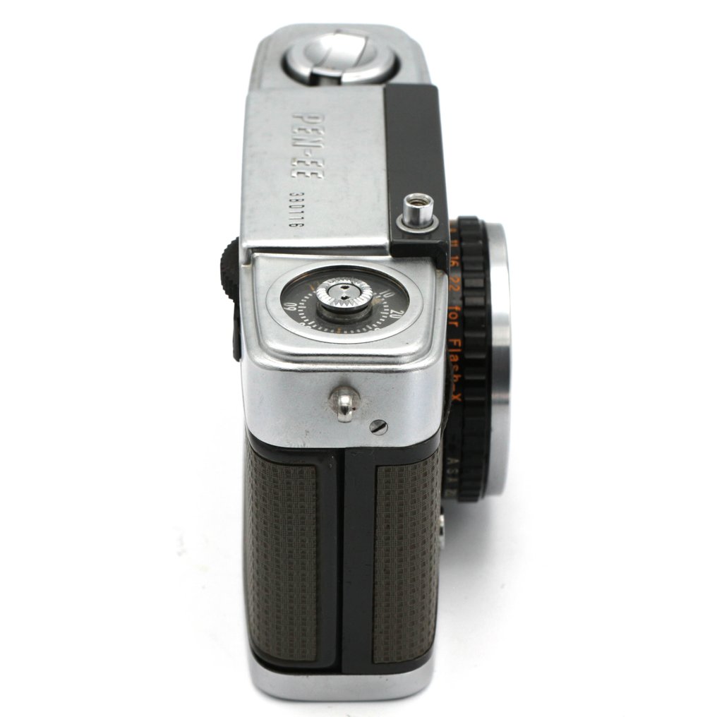 Olympus PEN EE met D. ZUIKO 28mm f/3.5 | Half-frame camera #2.1