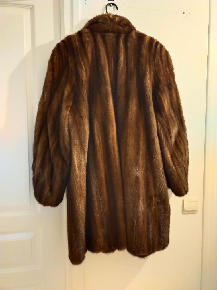 Artisan Furrier - Cappotto di pelliccia #1.0