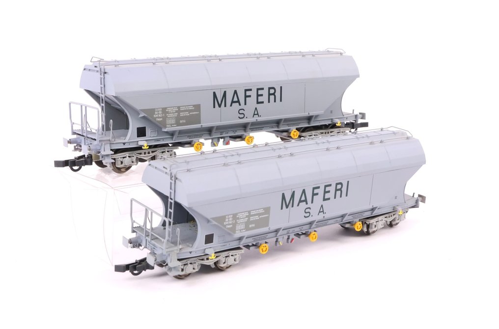 B-Models H0 - Model train freight carriage (2) - Two silowagens 'Maferi'. - NMBS #1.0