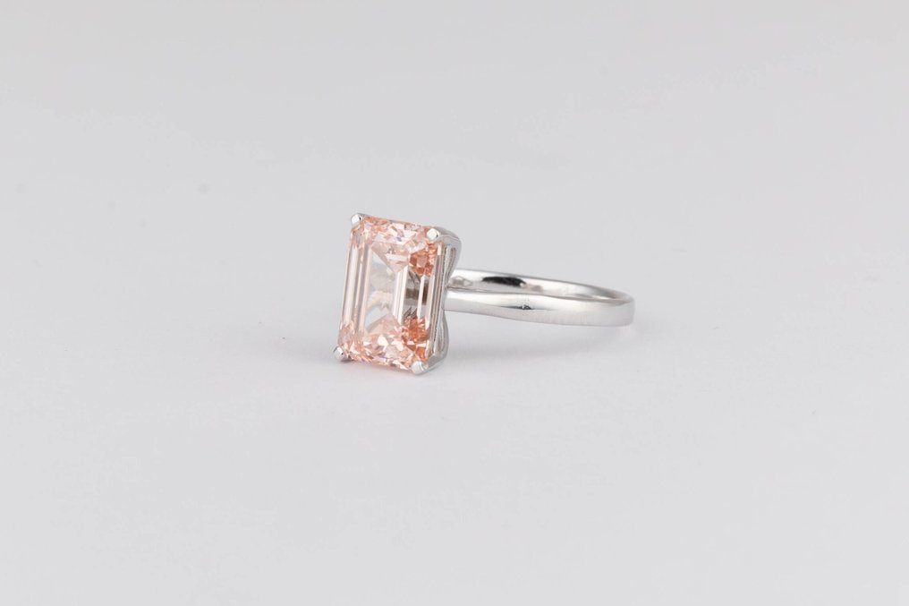 Ingen mindstepris - Ring - 14 karat Hvidguld - 4.00ct. tw. Lyserød Diamant (Laboratoriedyrket diamant i fancy farver) - Emerald Vivid Pink-VS1 #1.0