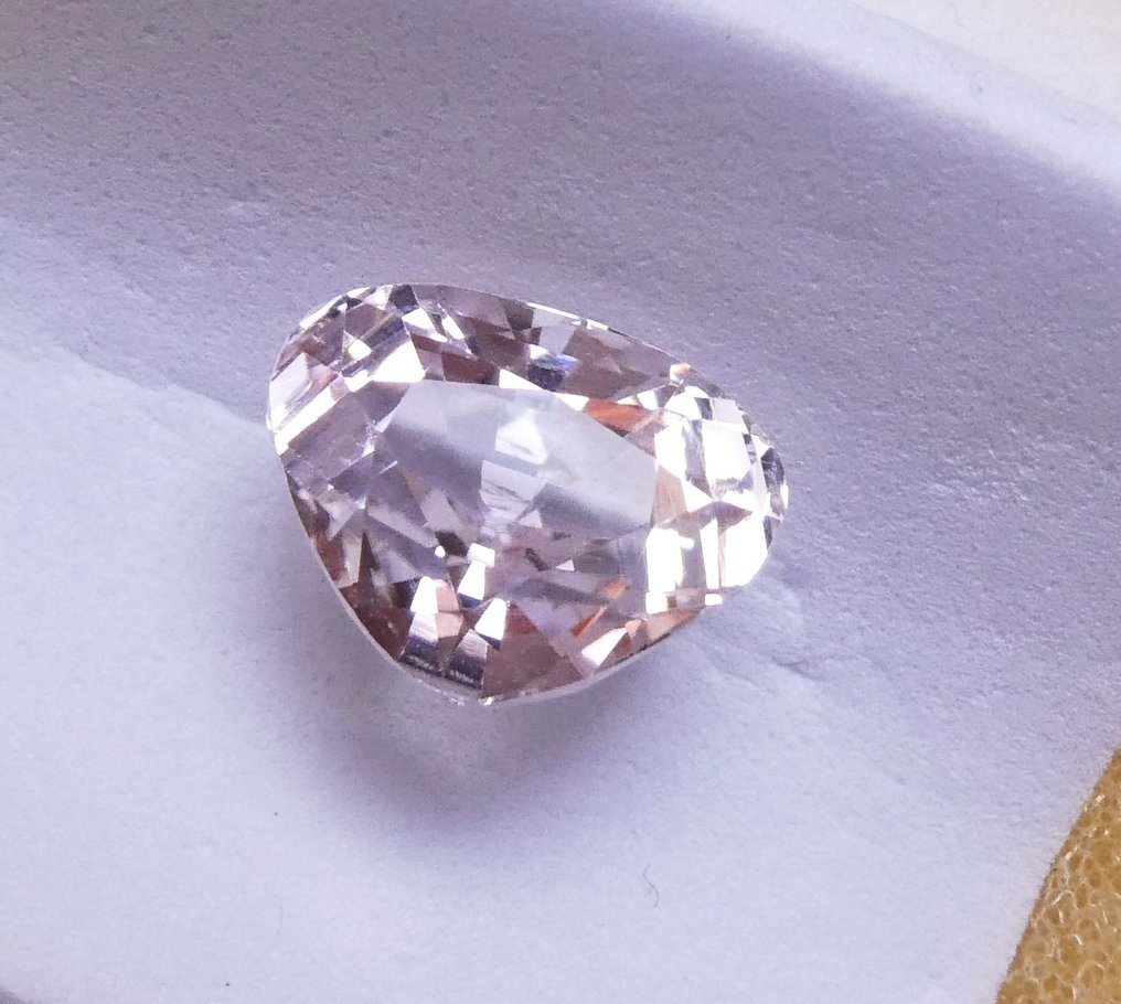 Ei pohjahintaa Kunziitti  - 5.26 ct - Instituto Gemólogico Español (IGE) #1.0