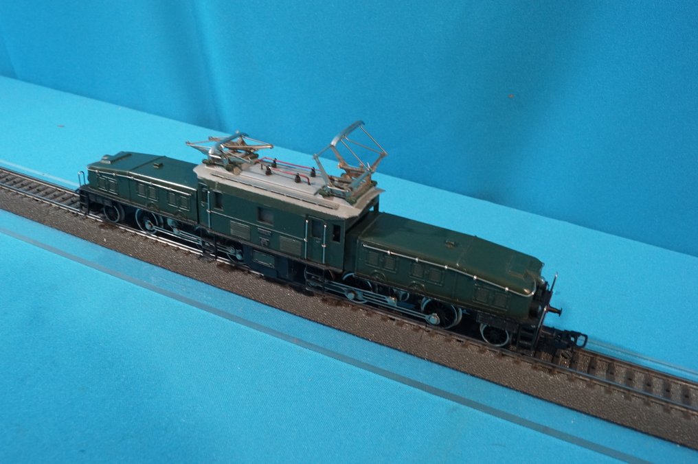 Märklin H0 - 3015 - Locomotora eléctrica (1) - 3015 SBB CFF Krokodil versión 10 - SBB-CFF #3.2