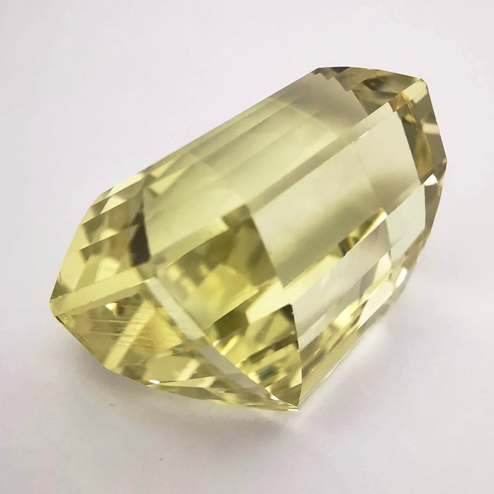 Nincs minimálár Spodumen  - 47.73 ct - Antwerpeni Drágakővizsgálati Laboratórium (ALGT) - Világos zöldes sárga #1.0
