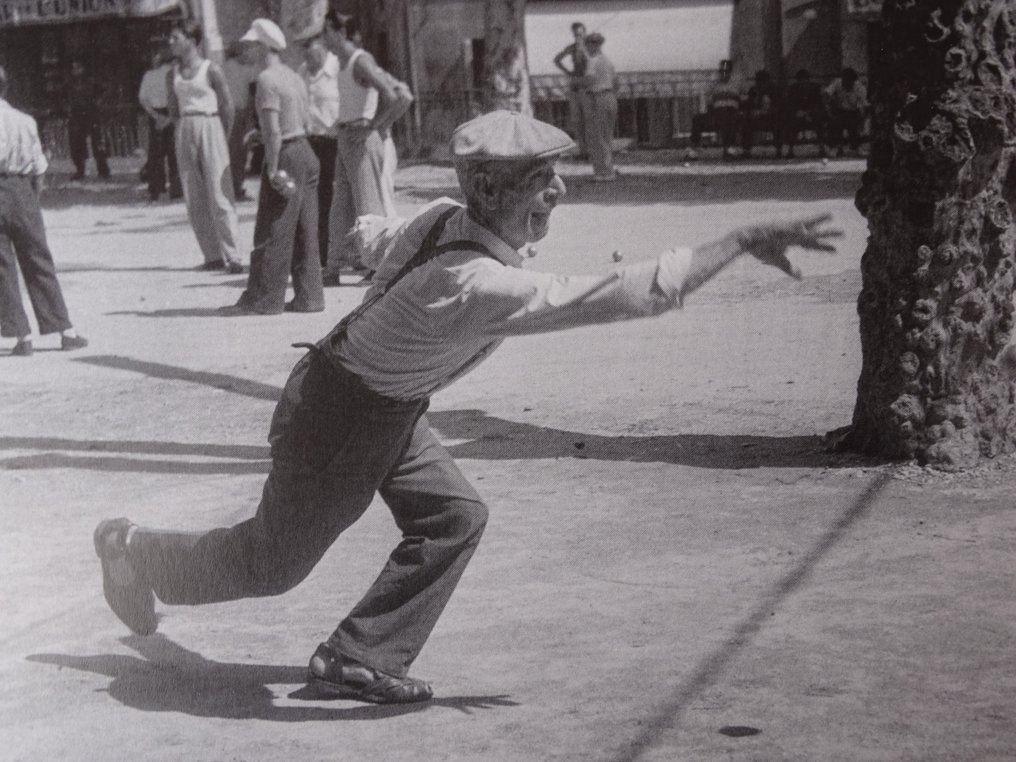 Willy Ronis (1910–2009) - Playing in the Boulevard #2.1