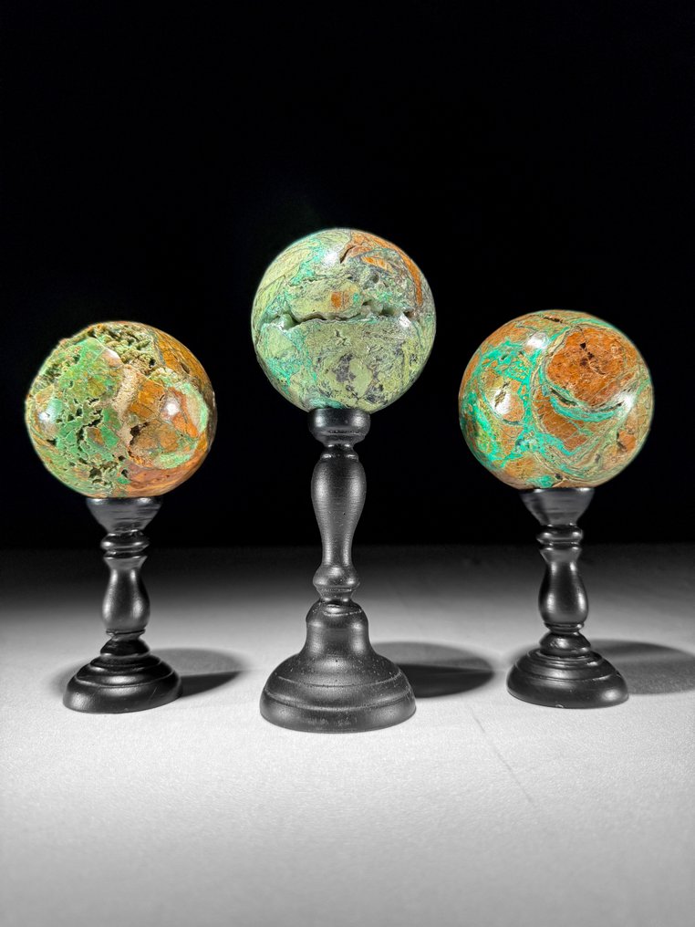 Χωρίς ελάχιστη τιμή - Υπέροχο σετ 3 πράσινων Smithsonite. Σφαίρες σε προσαρμοσμένες βάσεις.- 1700 g - (3) #1.0
