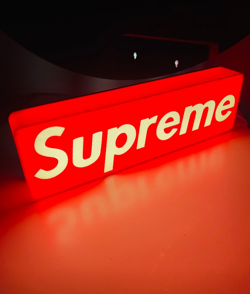 Custom illuminated streetwear style sign – Minimal text design – Made in Italy - Cr3ativid - Insegna luminosa - Plastica #2.1