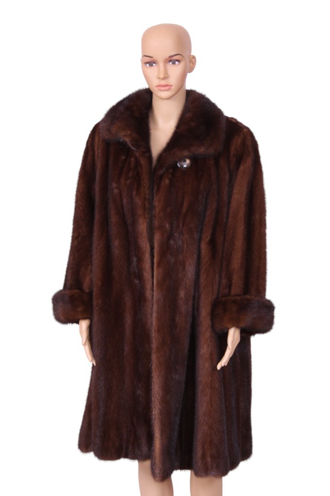 Artisan Furrier - Abrigo de piel #1.0