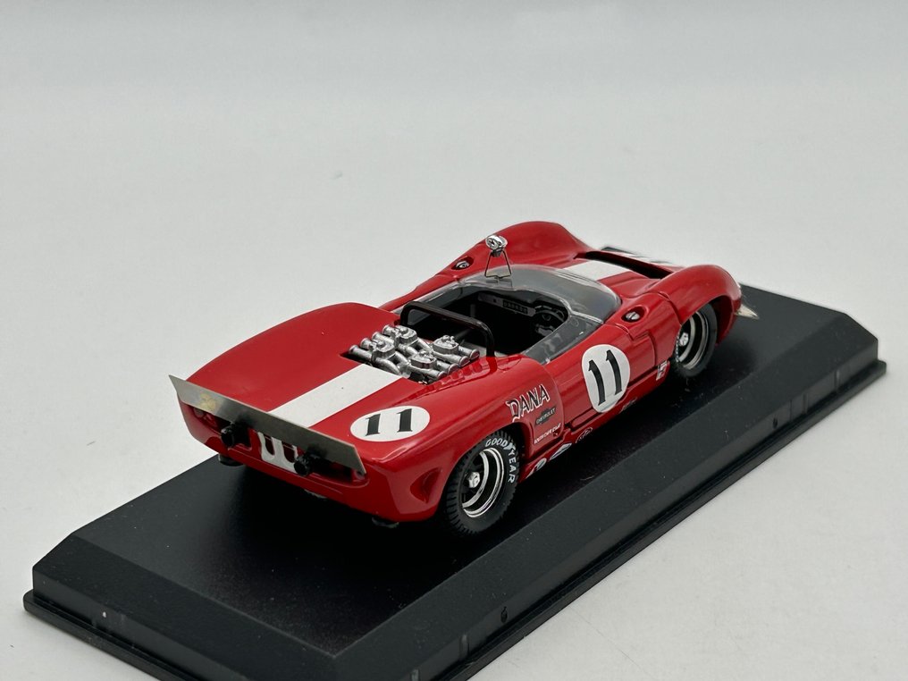 Model Best 1:43 - Modell versenyautó  (2) - Lola T 70 Coupè Daytona 1969 /Lola T 70 Spyder Laguna Seca 1967 - Leslie/Motschenbac #8 / L. Motschenbaker #11 #3.2