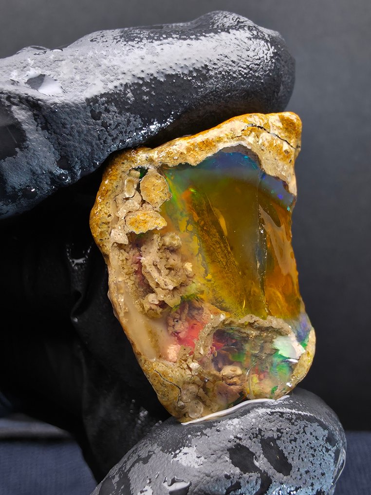 43.90ct Natural Crystal Opal Specimen Rough- 8.78 g #1.0