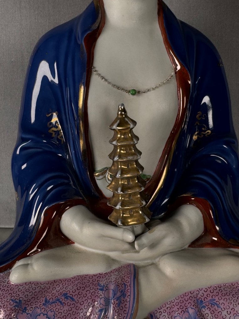 Figure - A seated biscuit buddha  - Biscuit porcelain - China #3.2