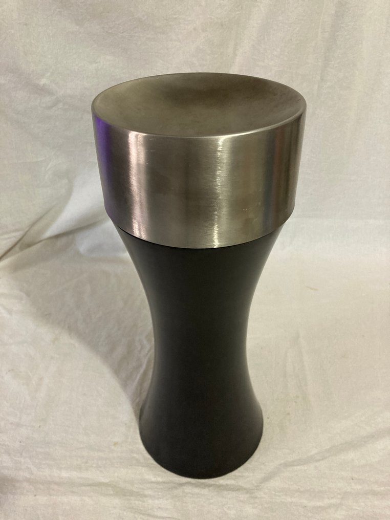 Emma Gismondi Schweinberger pour Artemide - χωρίς τιμή ασφαλείας - Σταχτοδοχείο - Cendrier de Plancher - Μέταλλο #1.0