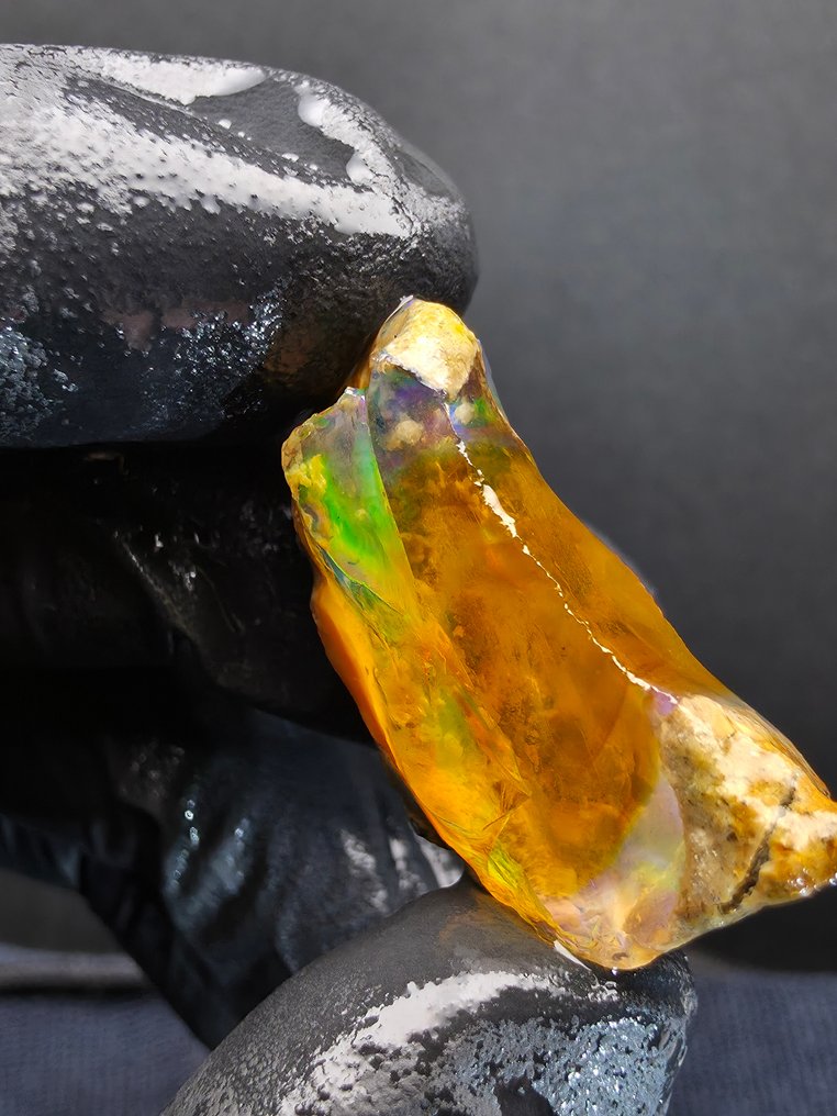 43.90ct Natural Crystal Opal Specimen Rough- 8.78 g #1.0