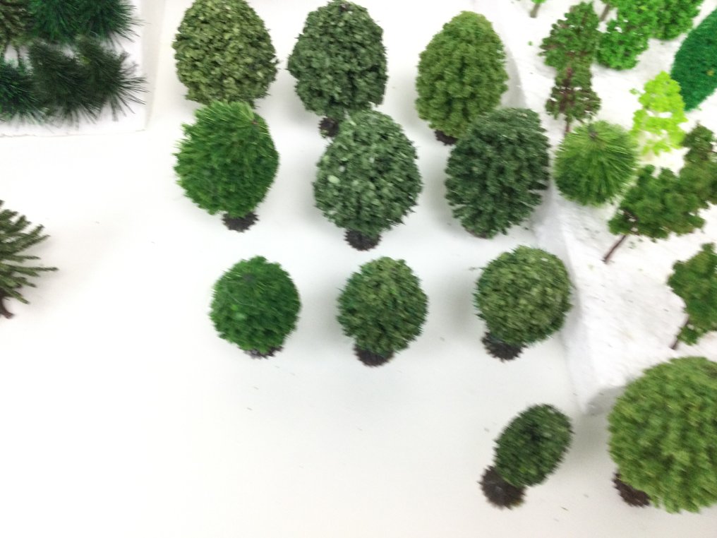 bomen Z - Modelltog-landskap (169) - En svært fin og imponerende mengde ulike trær. #3.2