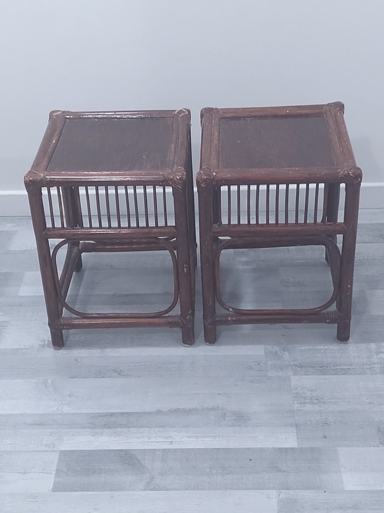 Asztal (2) - Fa - Oldalsó fa asztal. #2.1