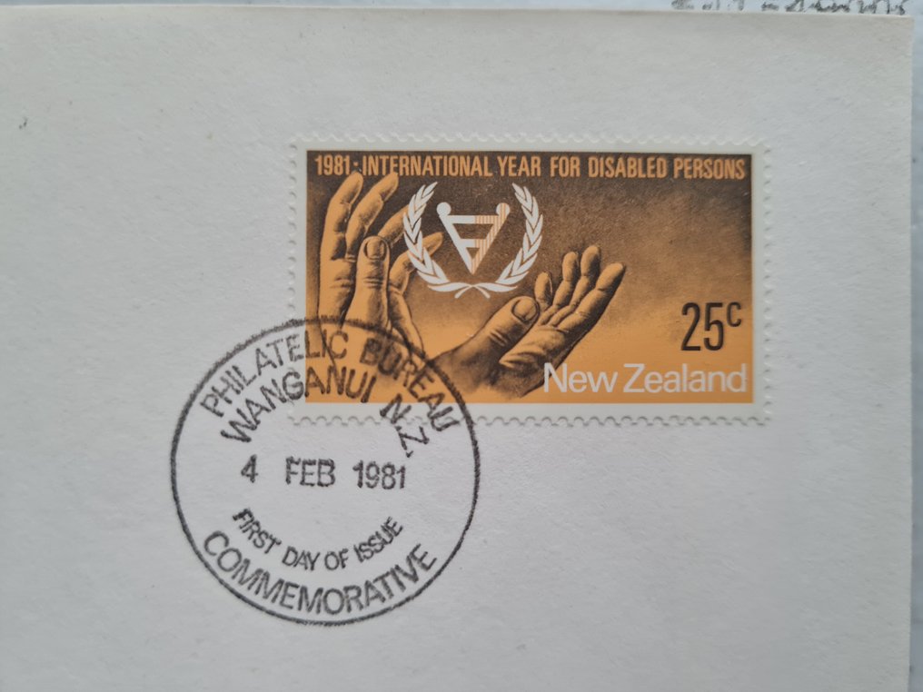 internacional  - Coleção de 70 capas com selos réplica de ouro. #2.1