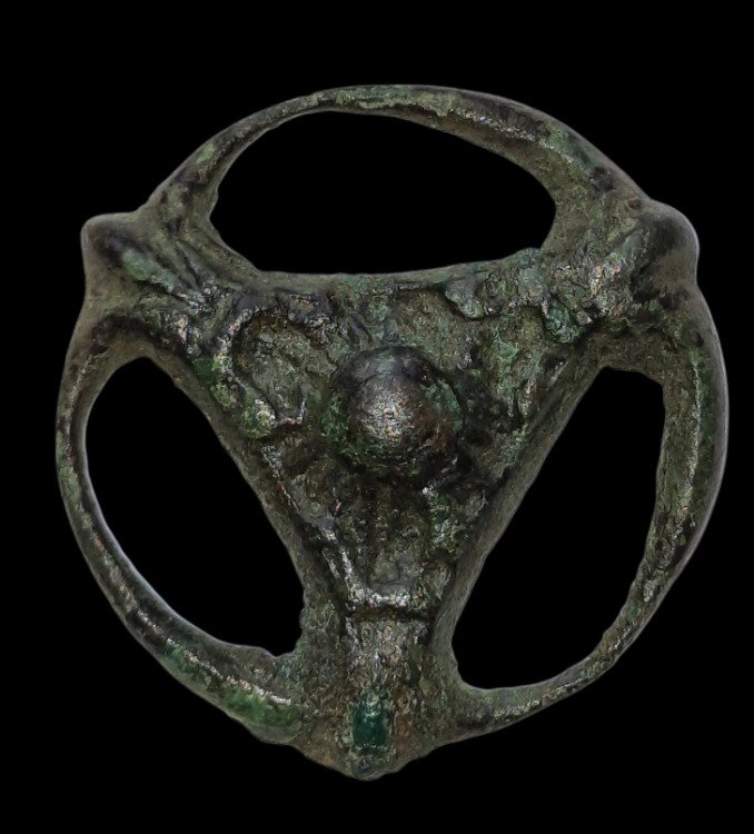 Viking Era A pagan bronze amulet with three animal heads in the Borre style, Viking Age. In excellent (No reserve price) #1.0