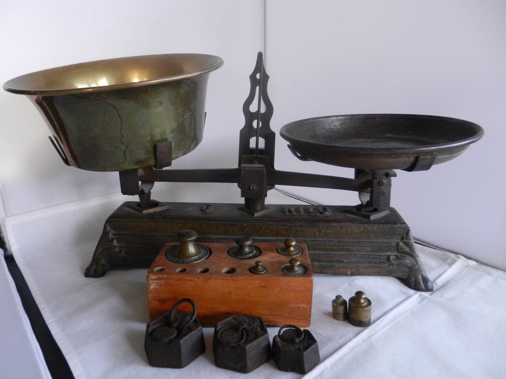Scale with two sets of weights  (14) Vintage - Belgium - 1920-1930  #1.0
