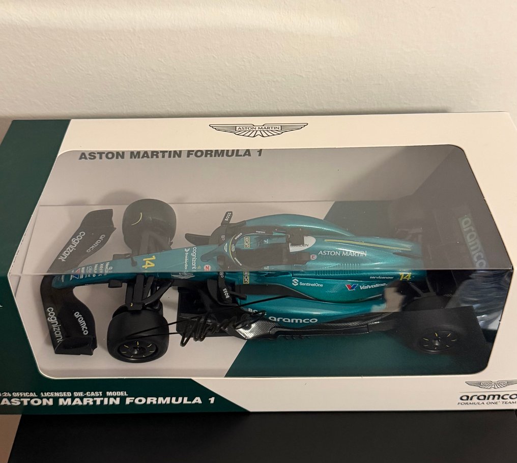 Aston Martin F1 Team - Formula 1 - Fernando Alonso - Skala 1/24 modelbil  #3.2