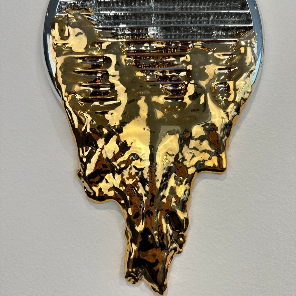 Santicri - Uncontained #1.0