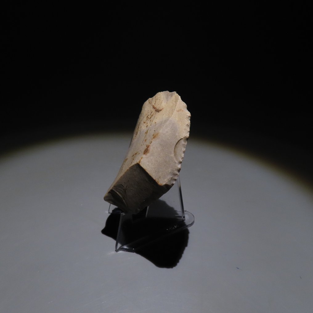 Neolithic Flint Tool. Spiennes, 4500-3500 BC. 7.2 cm height. Spanish Import License.  (No reserve price) #1.0