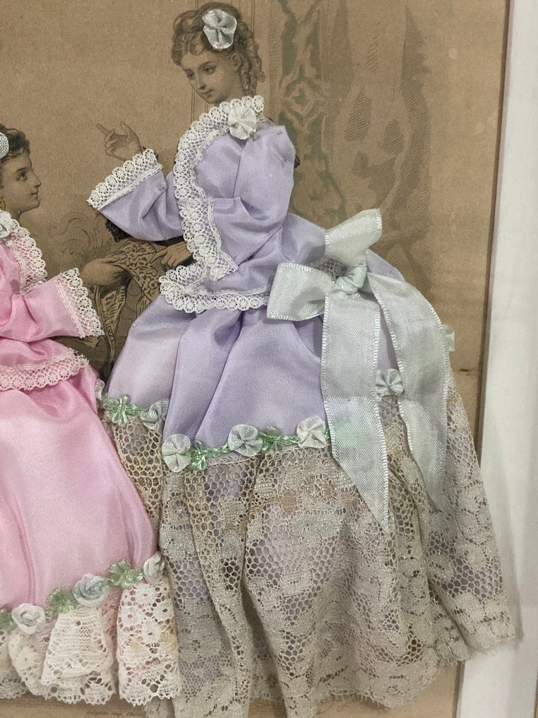 La Mode Illustrée PARIS - Κορνίζα- Οι Κυρίες της Αριστοκρατίας  - Ξύλο, Υφάσματα, Γυαλί #3.2