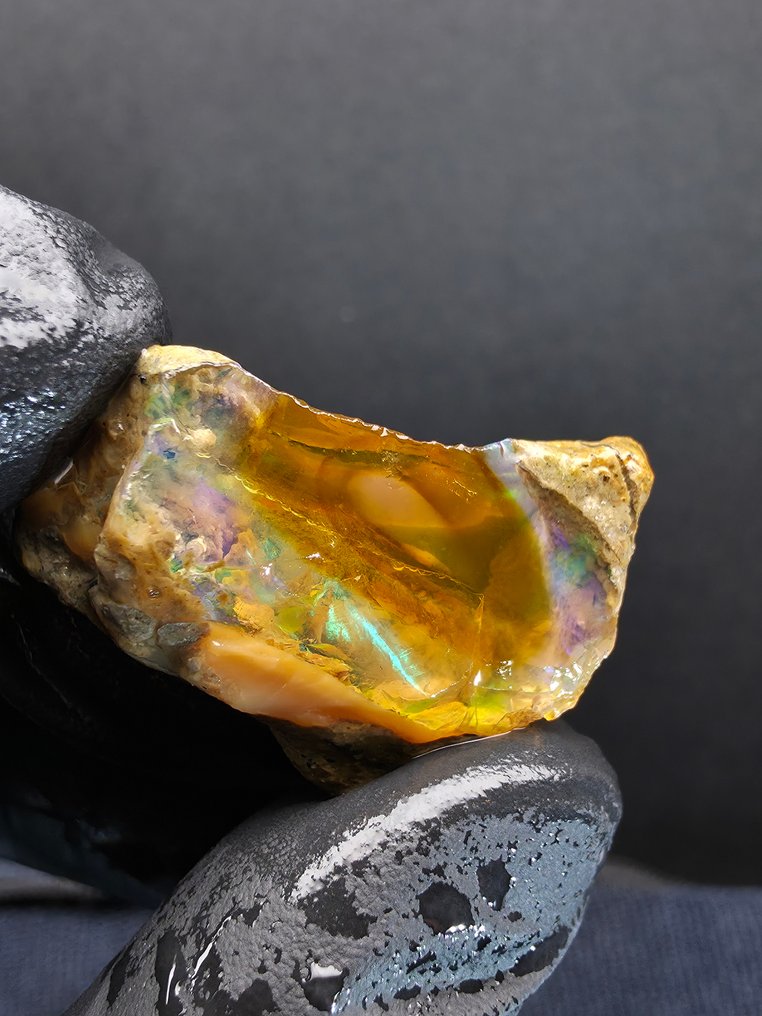 43.90ct Natural Crystal Opal Specimen Rough- 8.78 g #4.3