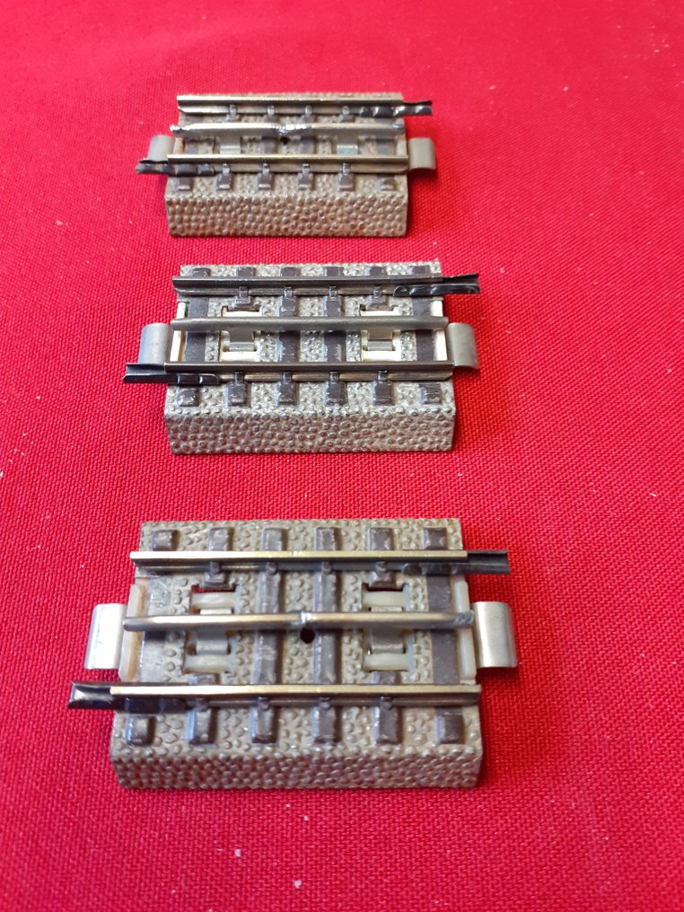 Märklin H0 - 3600 serie - Model train tracks (100) - M-rail with straight rails, curved rail, connecting pieces. Electric switches and uncoupling rails. #4.3