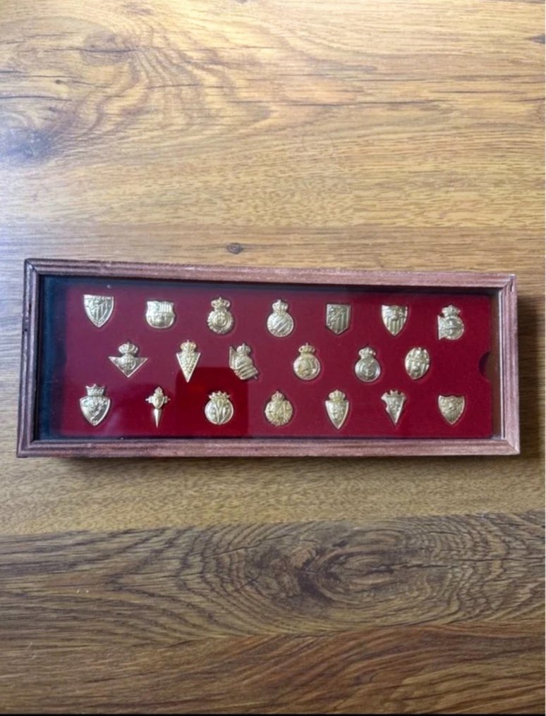 西班牙足球联盟 - 2003-2004 年 La Liga 金徽章 + 展架  #3.2