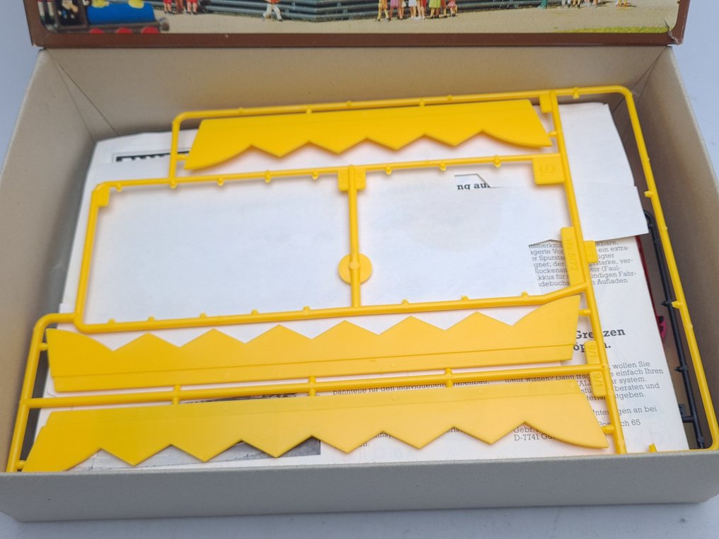 Kibri H0 - 328 - Kituri de construit machete tren (1) - Kermis AutoScooters și Botsauto's cu acționare. #3.2