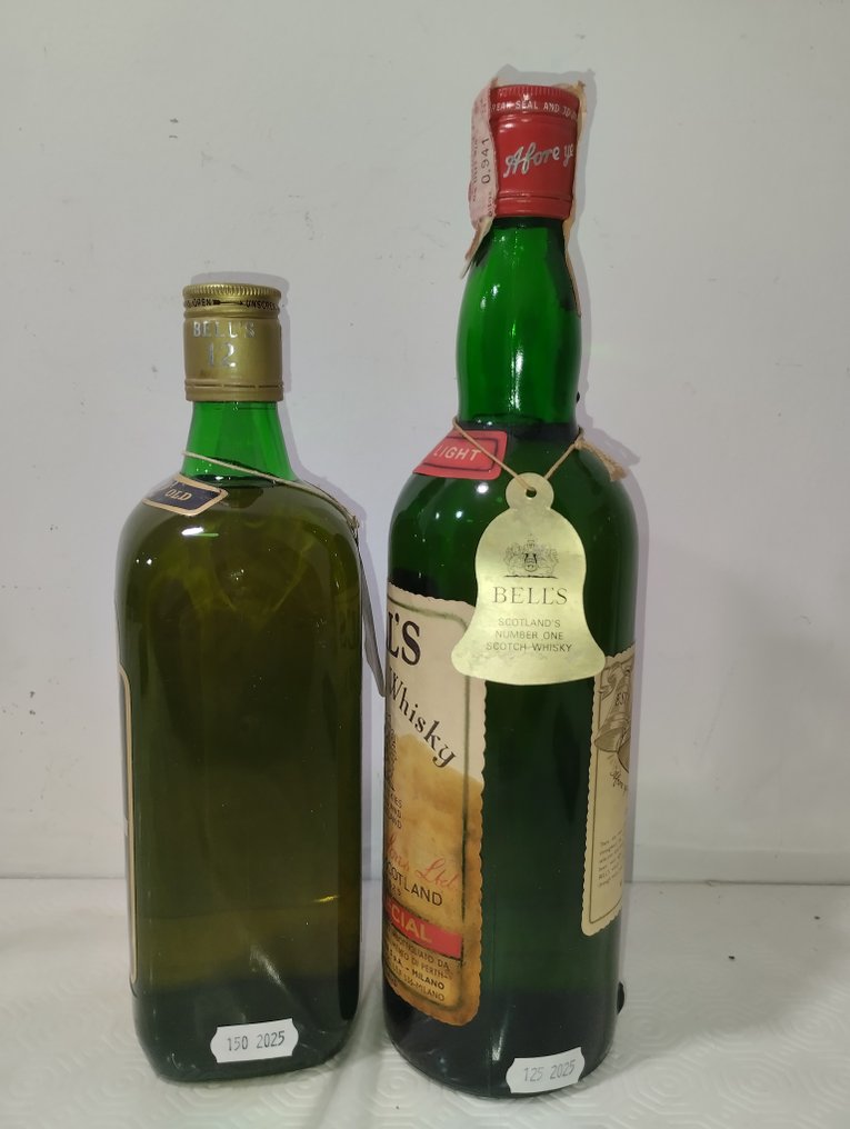 Bell's 12yo De Luxe & 5yo Extra Special  - b. 1970s - 75cl - 2 bottles #3.2