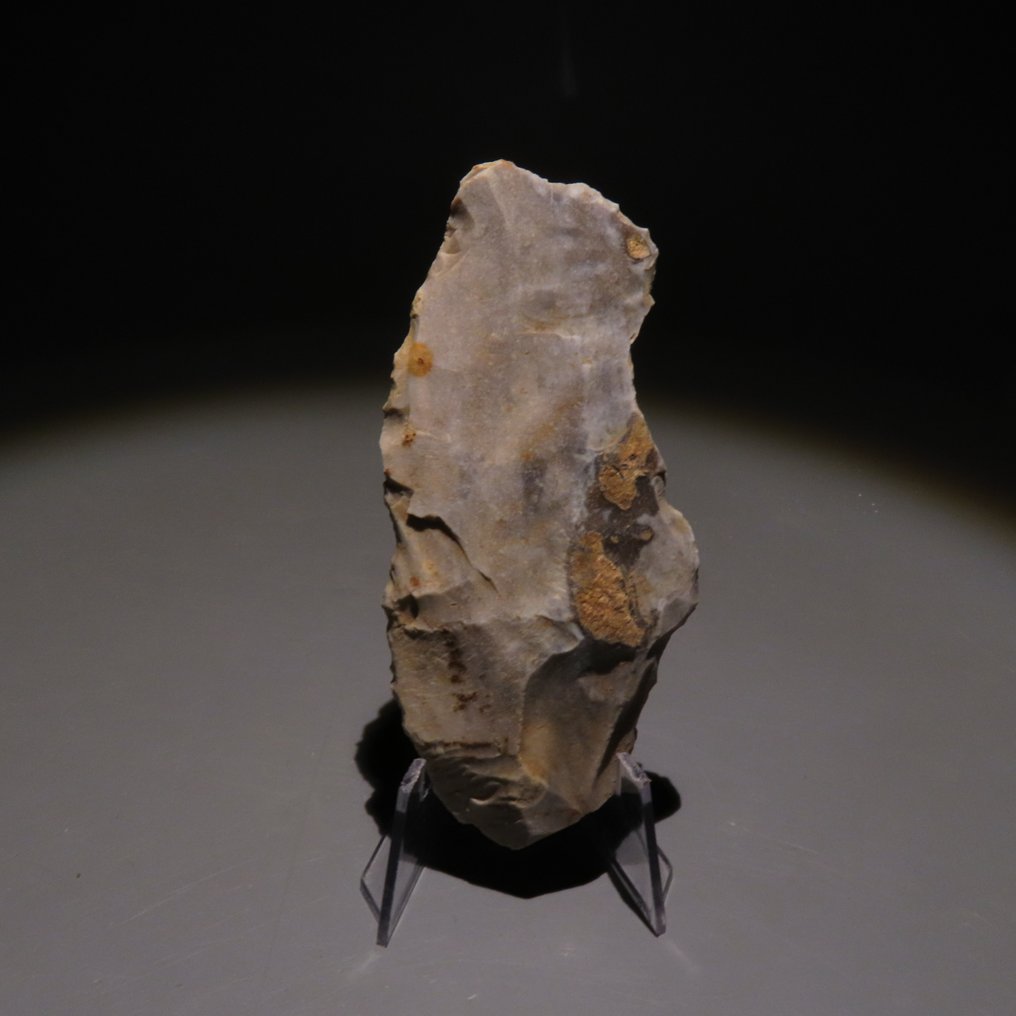Neolithic Flint Tool. Spiennes, 4500-3500 BC. 8.8 cm height. Spanish Import License.  (No reserve price) #1.0
