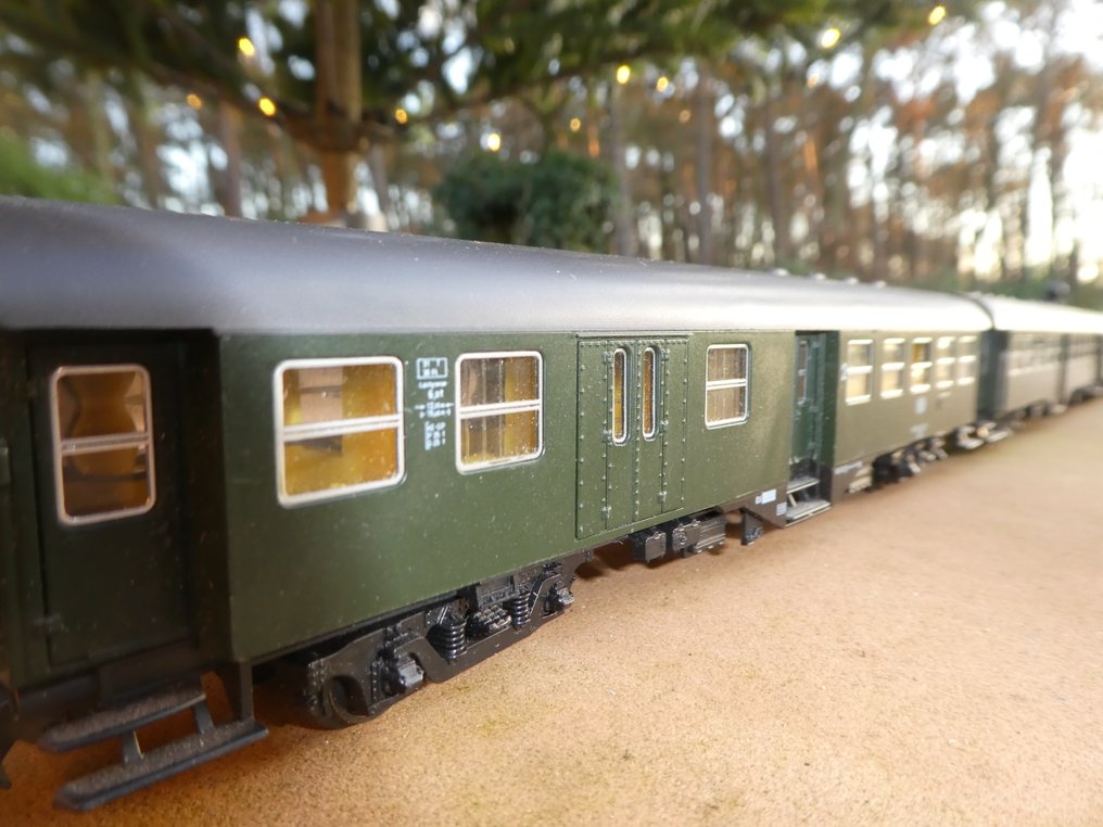 Roco H0 - 4251/4252/4253 - Model train passenger carriage (4) - Four-axle conversion wagons with interior fittings and partial interior lighting. - DB #2.1