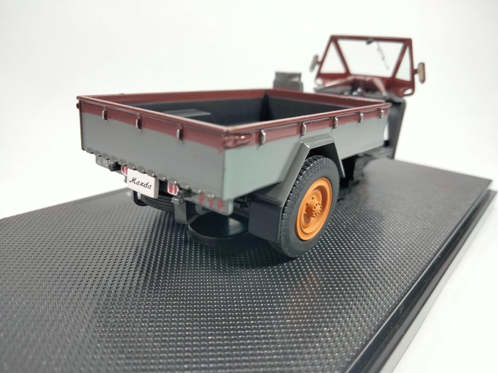 Ebbro 1:43 - Modelbil - Mazda CT/1200 (1950) #2.1