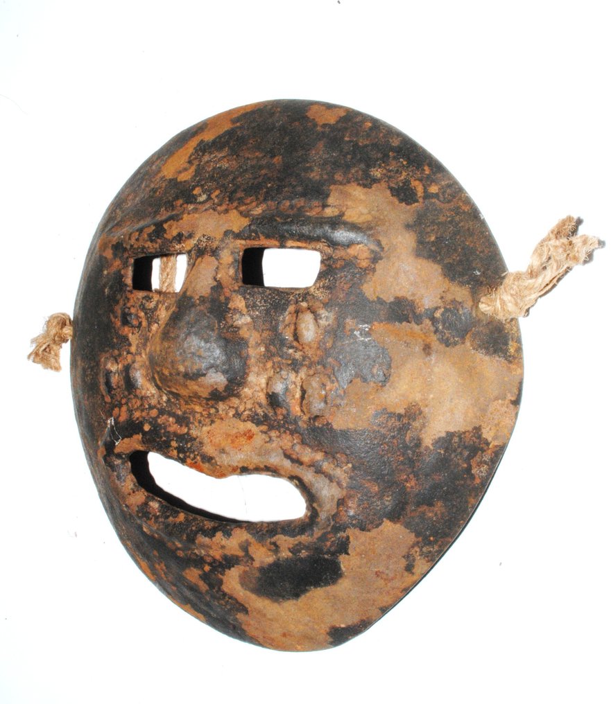 Máscara de ferro xamã Magar 22 cm com lágrimas - Nepal (Sem preço de reserva) #1.0
