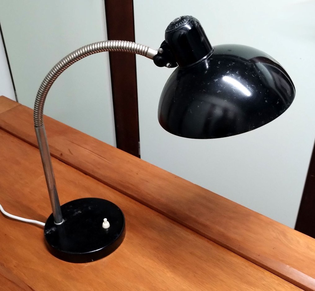 Kaiser&Co - Christian Dell - Kaareva pöytävalaisin - 6561 - Metalli - Kaiser - Idell #1.0