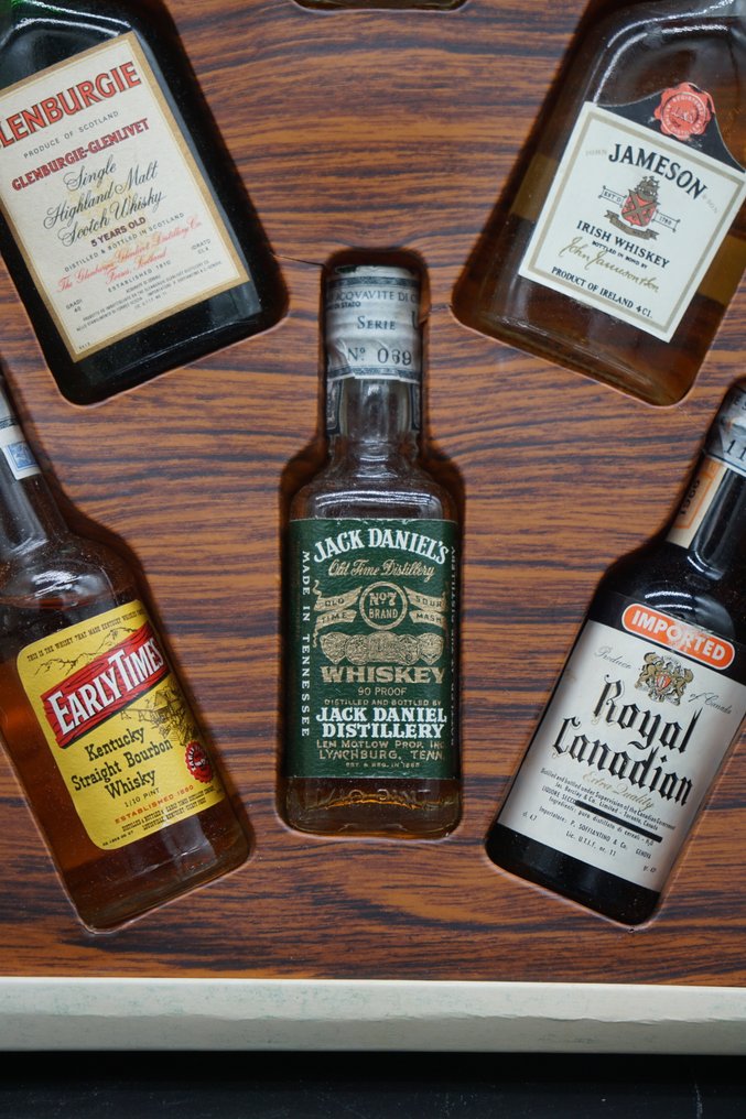 P. Soffiantino & C. Whisky Encyclopaedia - 1970's - 8 miniatures - see description  - b. 1970s - 50ml, 1/10th of a pint - 8 üvegek #3.2