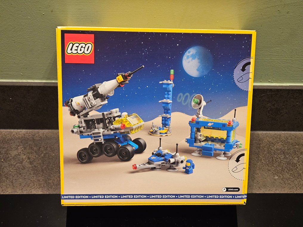 LEGO Set - Promotional - Micro raketlanceerplatform + Grote babyastronaut #2.1