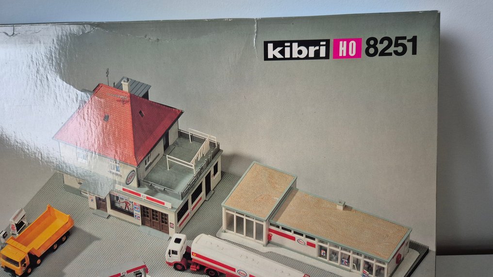 Kibri H0 - 8251 - Τρένο μοντελισμού (1) - Σετ κατασκευής «Diorama σταθμός βενζίνης». #1.0