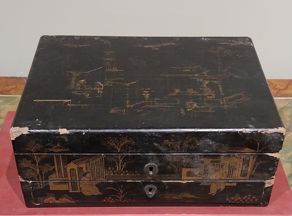 Boîte - Bois - XIXe siècle, décorations en or. #1.0