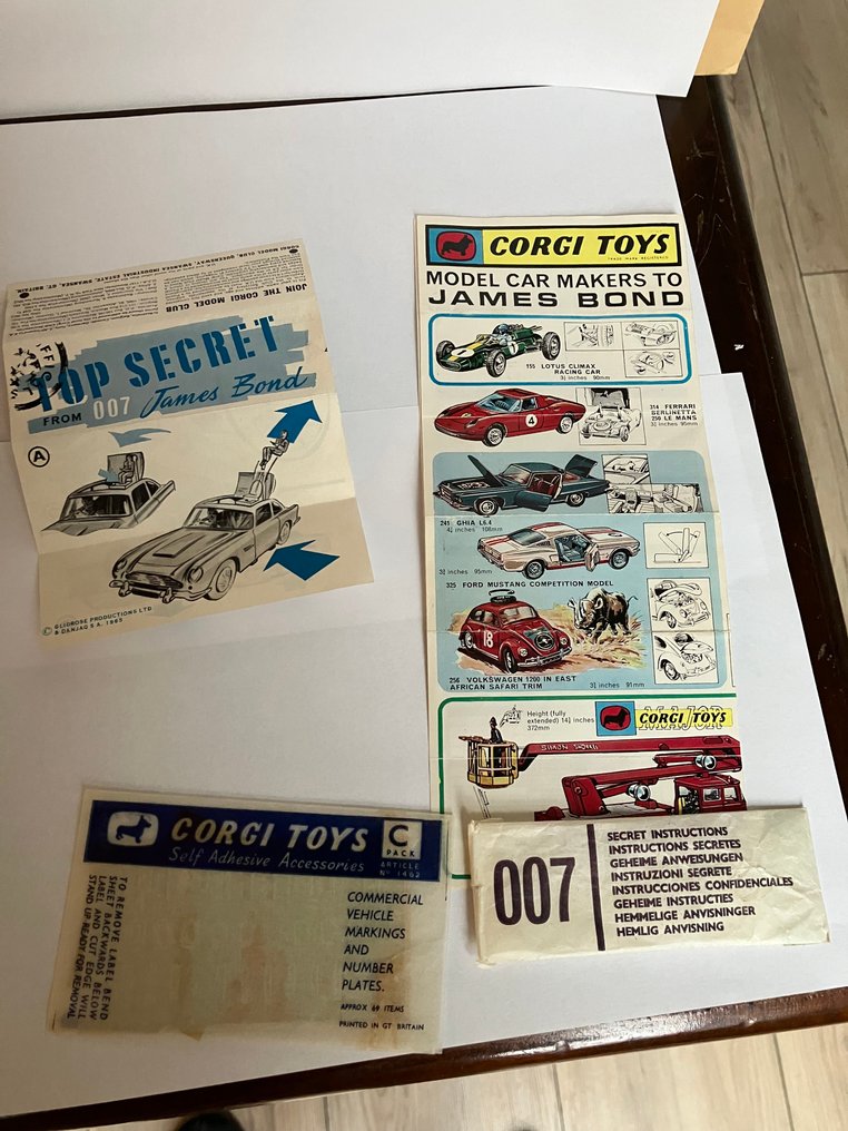 Corgi 1:43 - Modellino di auto - Aston Martin DB5 James Bond 007 - Con esposizione interna e scatola originali! #1.0