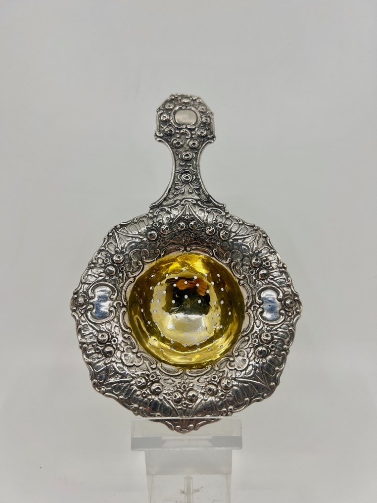 Teesieb - Reich verziert mit hochreliefartigen Blumenmotiven – Sammlerstück – Groß - .800 Silber - Teesieb aus Feinsilber #1.0