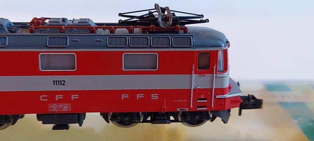 Minitrix N - 2976 - Modelltog lokomotiv (1) - Schweizer Re 4/4 Swiss Express 11112 til SBB. #2.1