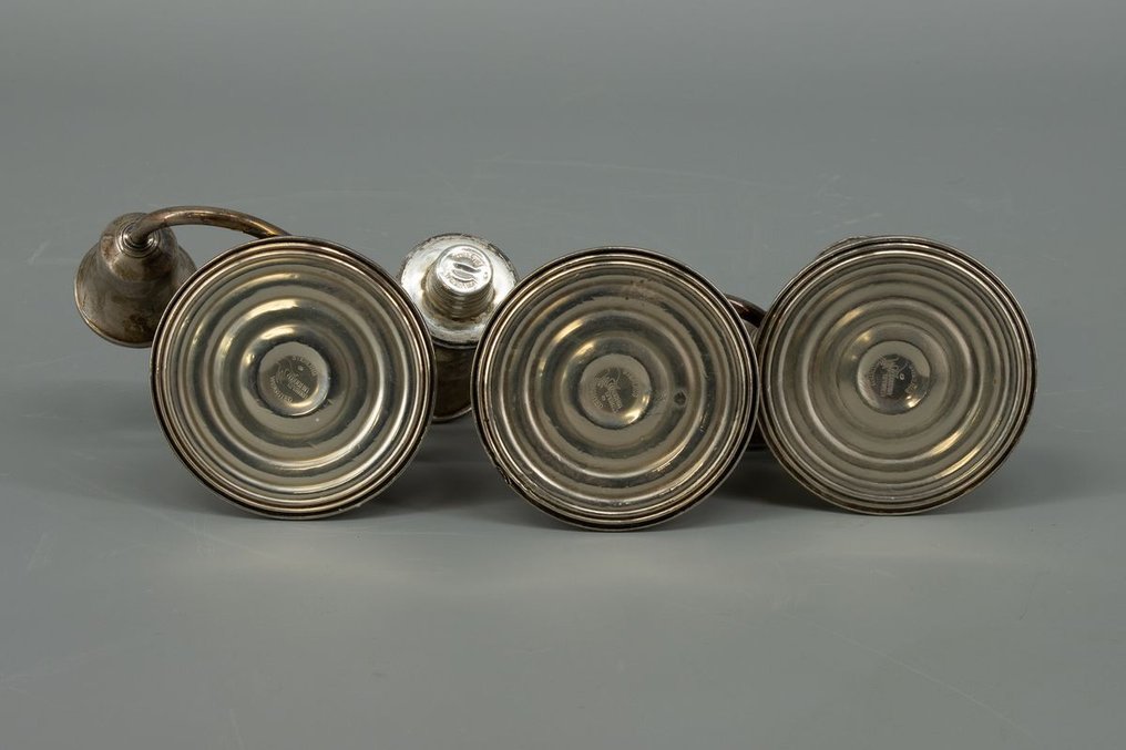 Een paar en een bijbehorende drielichts kandelaar - Κηροπήγιο (3) - Ασημί - Ασημένια κηροπήγια #2.1