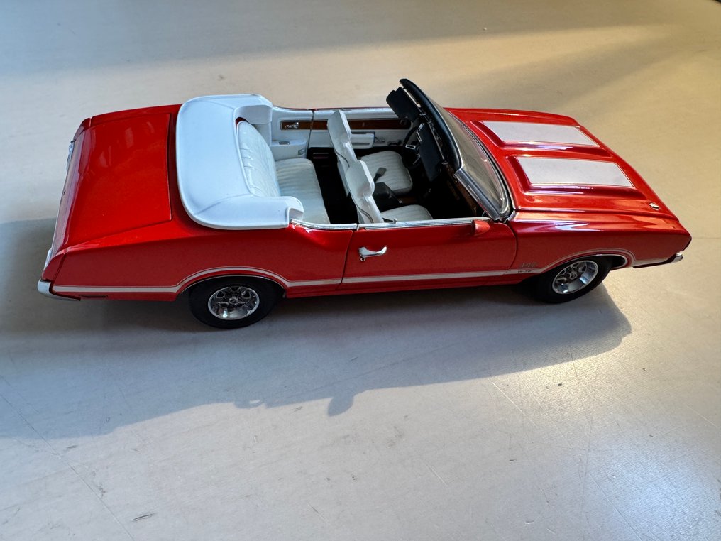 Danbury Mint 1:24 - Model car - Oldsmobile 442 W 30 Convertible 1970 - With its original papers and the Certificate of authenticity. #2.1