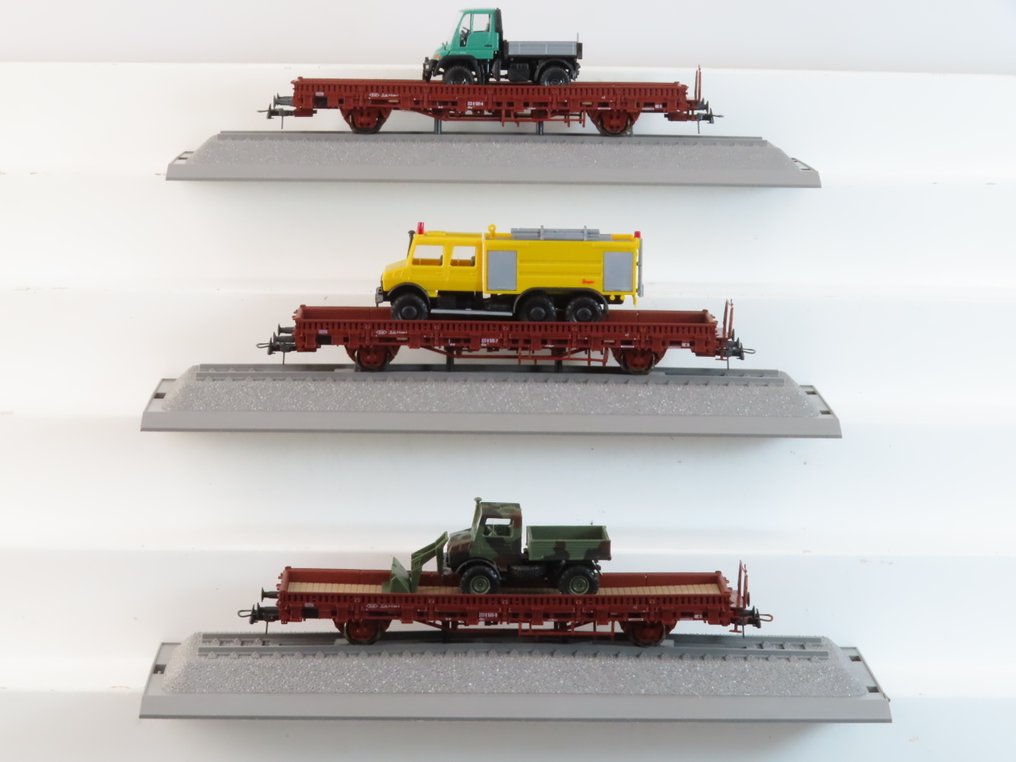 Roco H0 - 47178/47179/47180 - Model train freight carriage (3) - 3x 2-axle Rongenwagen type Kbs loaded with Mercedes Unimogs and support vehicles. - DB #1.0