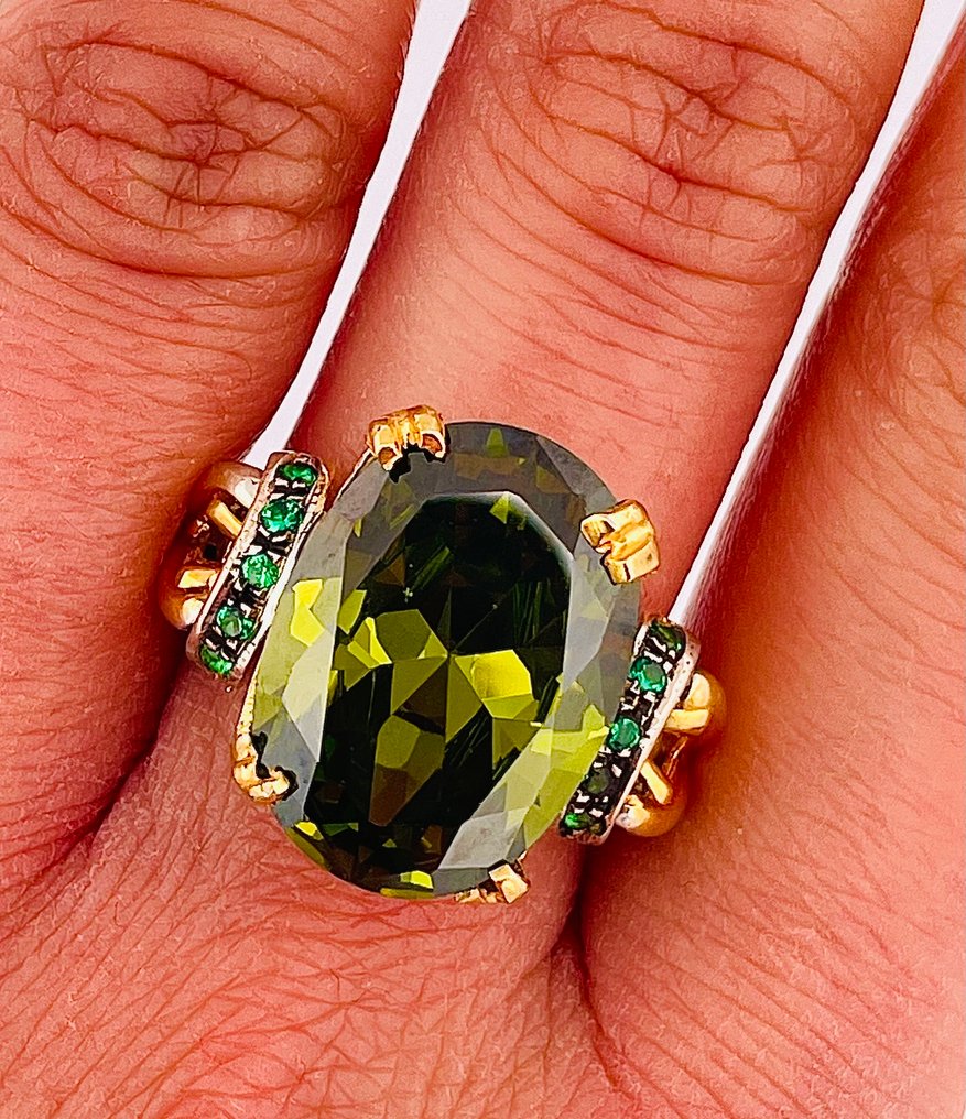 No reserve price - Ring - 9 kt. Yellow gold, Silver Peridot - Emerald #4.3