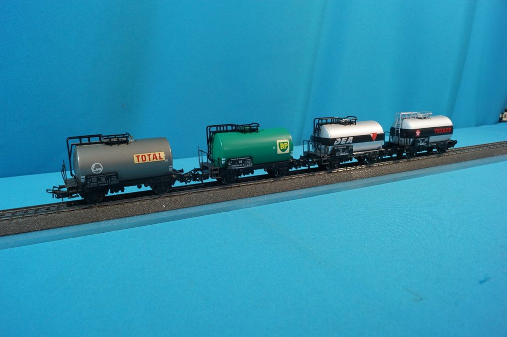 Märklin H0 - 4645 - 4750 - 4644 - 4750 - Modelltogvogn (4) - DB-sett kjelevogner - DB #1.0