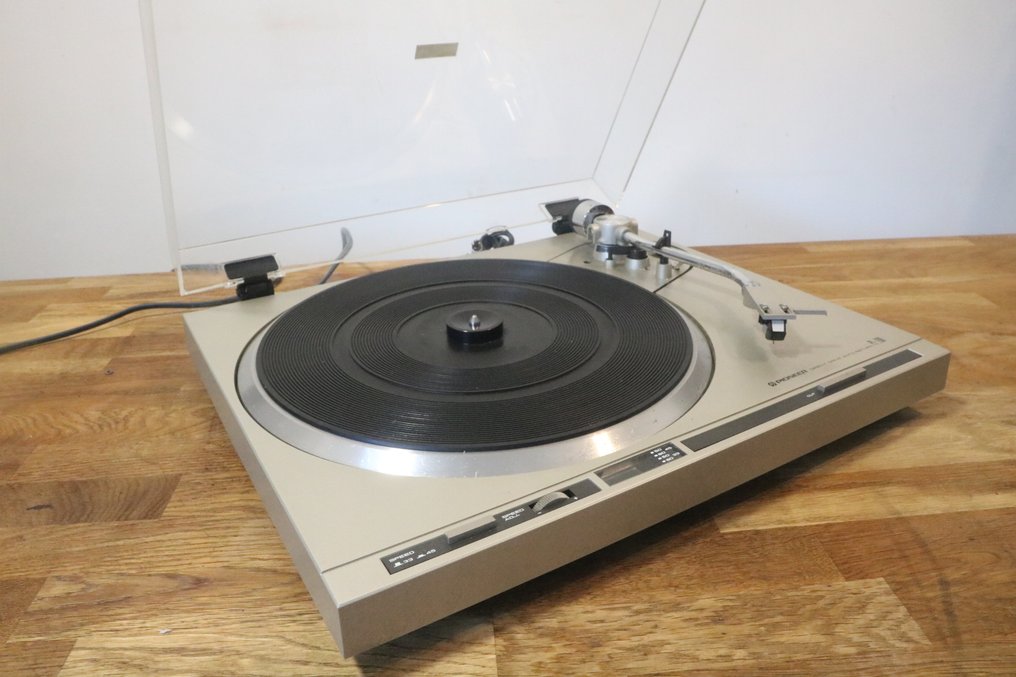 Pioneer - PL-200 Turntable #1.0