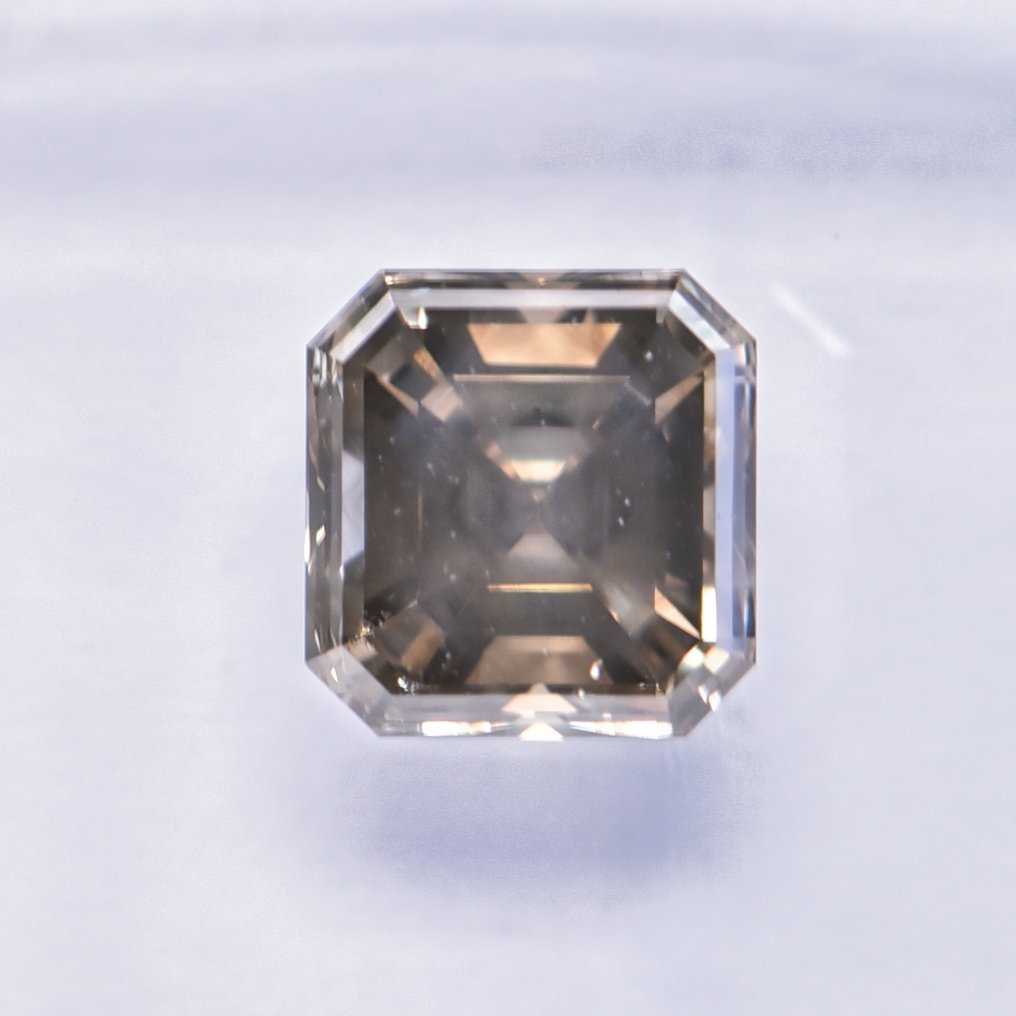 No reserve price - 1 pcs Diamond  (Natural coloured)  - 1.50 ct - Emerald - Fancy deep Greenish, Brownish Yellow - SI2 - International Gemological Institute (IGI) - VG VG #2.1